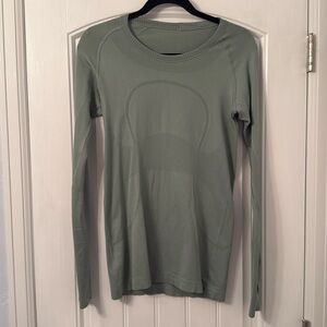 Lululemon swiftly long sleeve top in green size 8